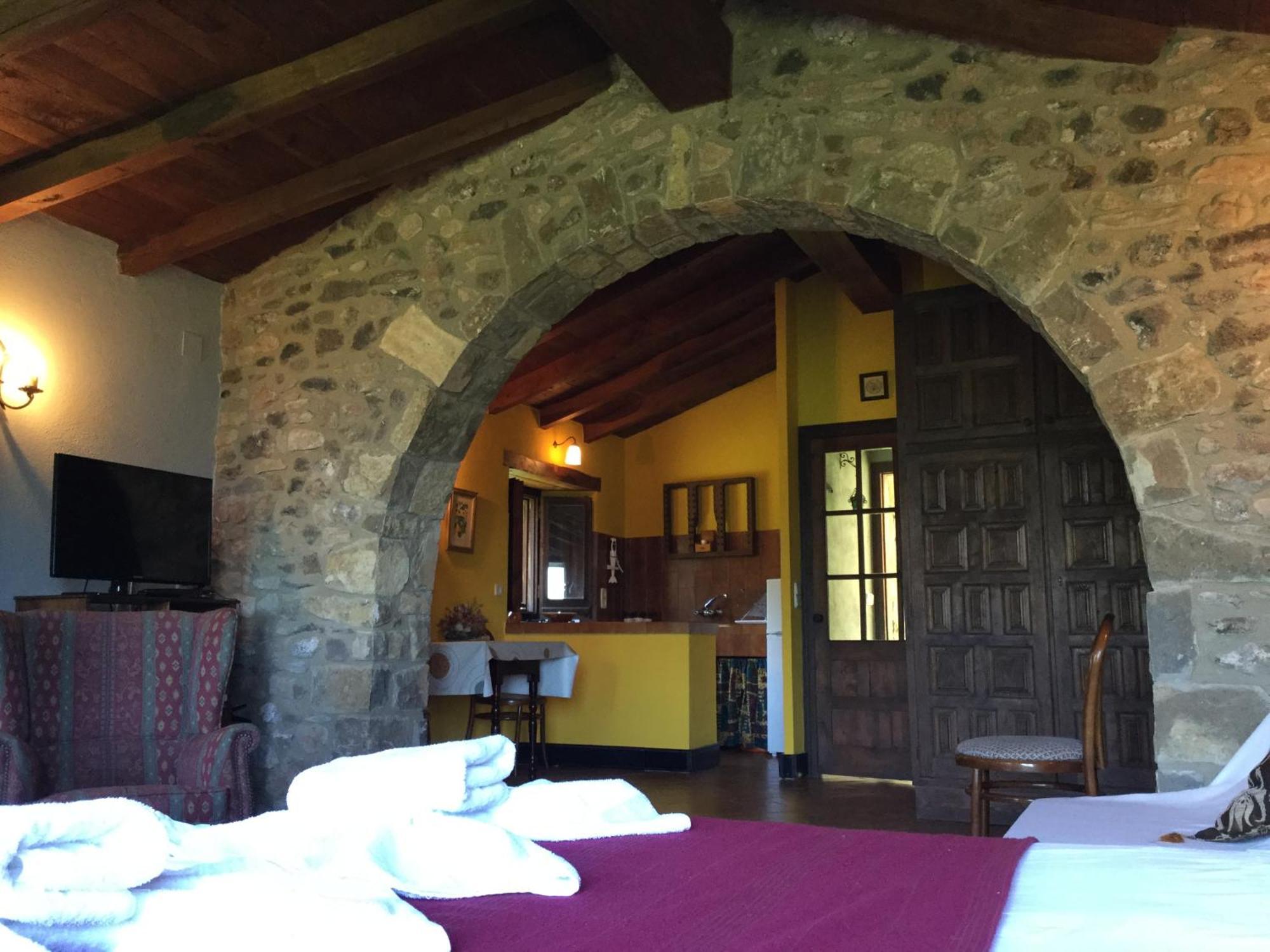 Mas Pardas Santa Pau Bagian luar foto