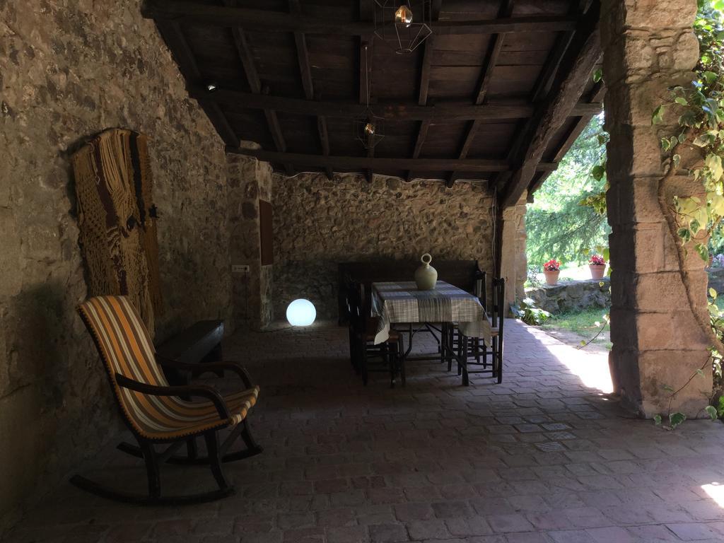 Mas Pardas Santa Pau Bagian luar foto