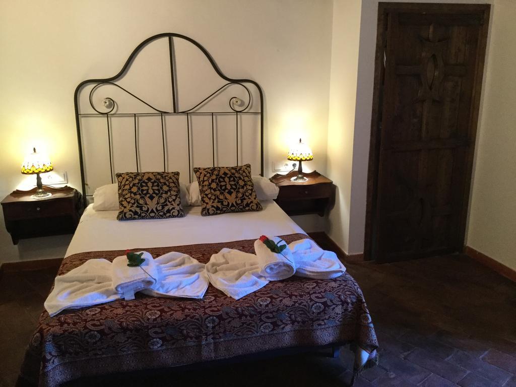 Mas Pardas Santa Pau Bagian luar foto