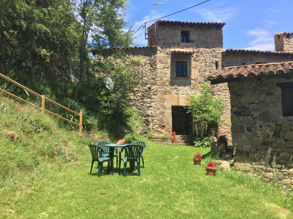 Mas Pardas Santa Pau Bagian luar foto