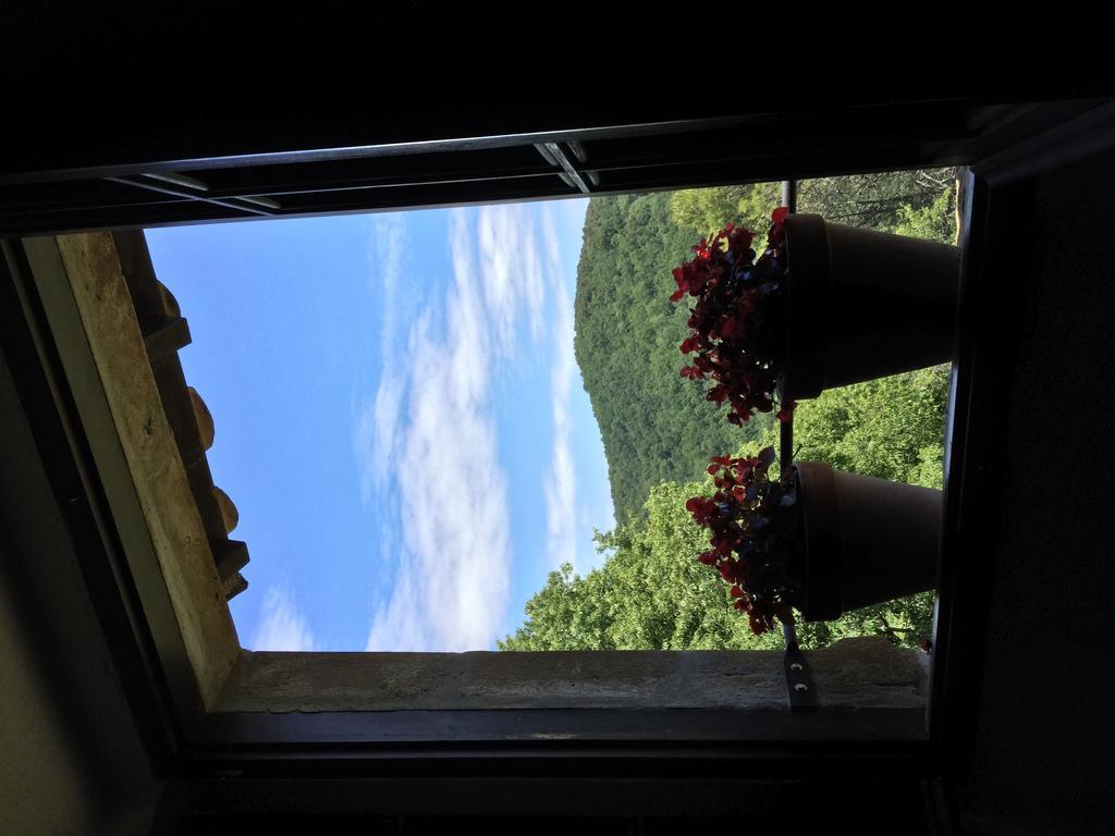 Mas Pardas Santa Pau Bagian luar foto