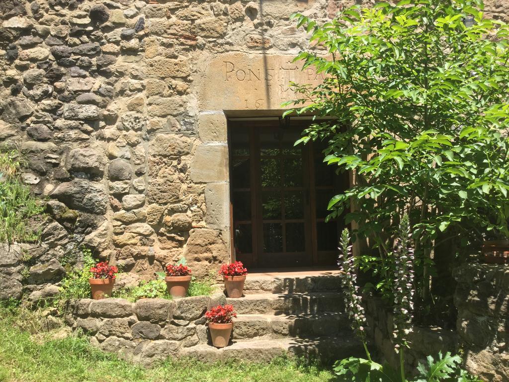 Mas Pardas Santa Pau Bagian luar foto