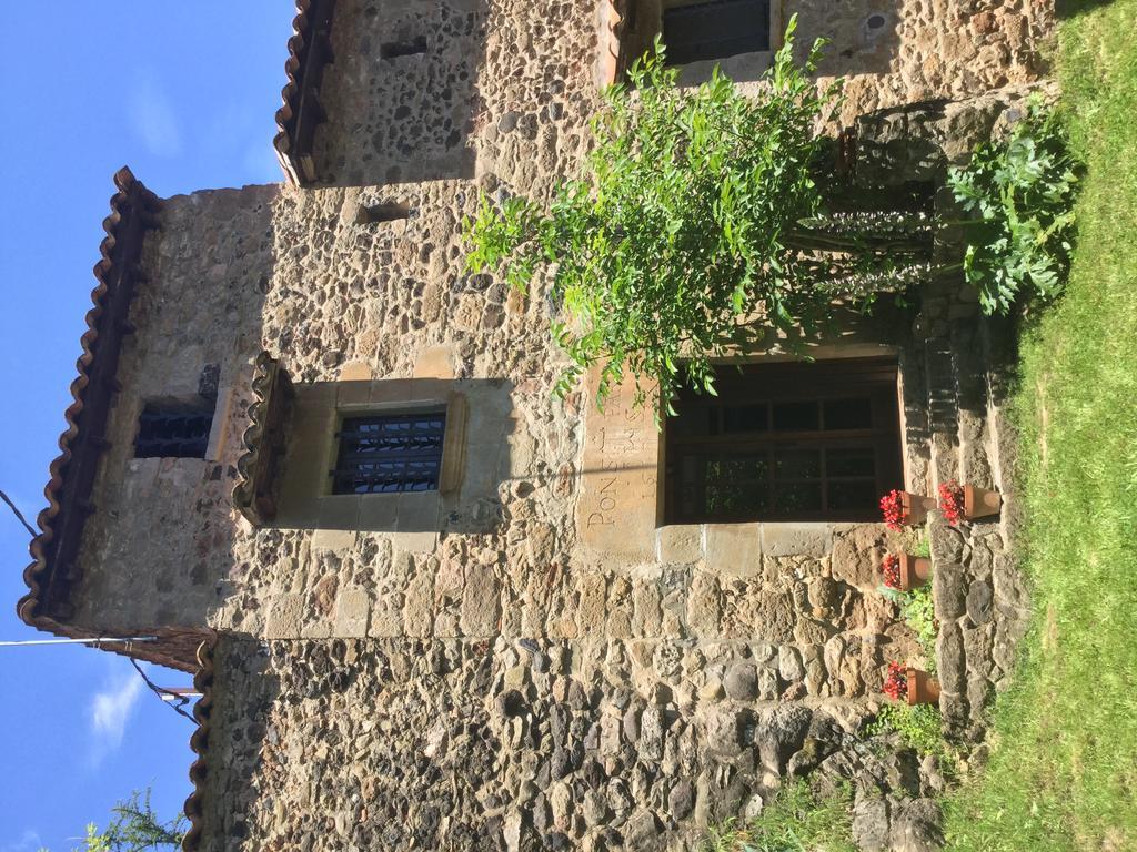 Mas Pardas Santa Pau Bagian luar foto