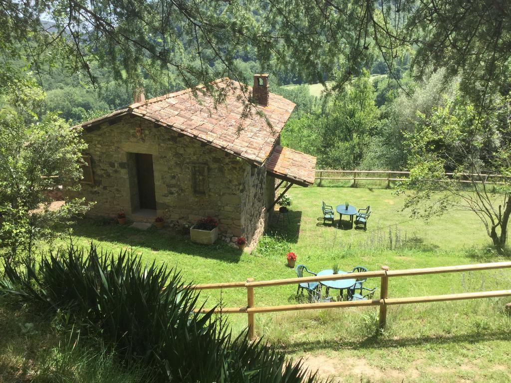 Mas Pardas Santa Pau Bagian luar foto