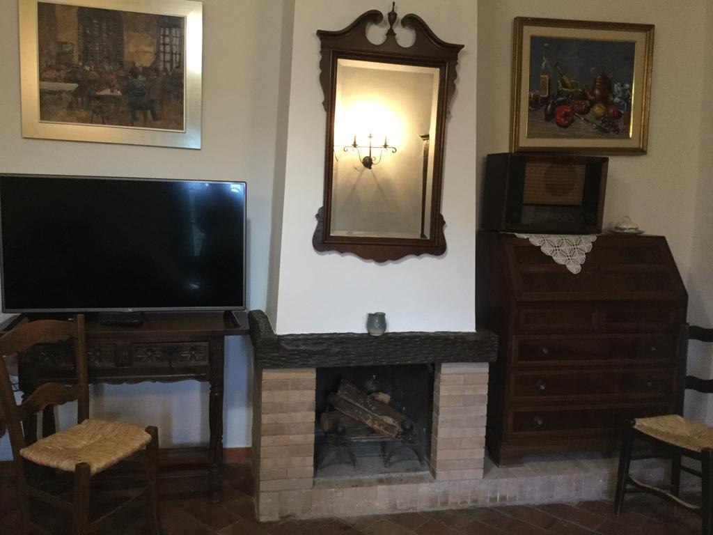 Mas Pardas Santa Pau Bagian luar foto