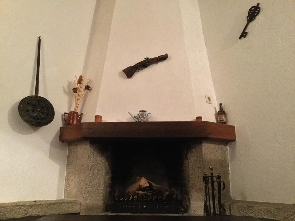 Mas Pardas Santa Pau Bagian luar foto