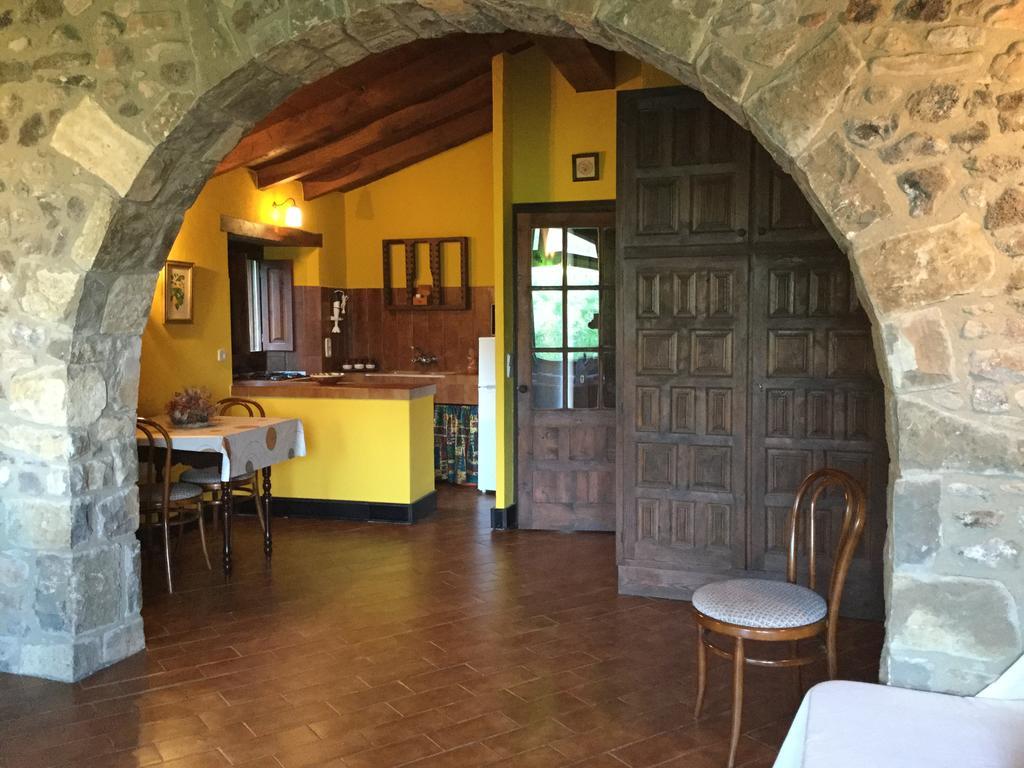 Mas Pardas Santa Pau Bagian luar foto
