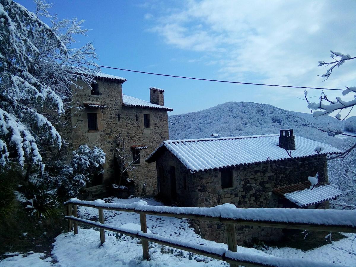 Mas Pardas Santa Pau Bagian luar foto